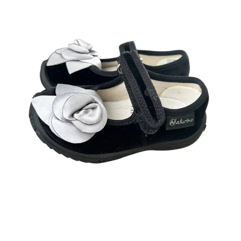 Naturino Toddler 5 Black Dress Shoes with Silver‎ Flower